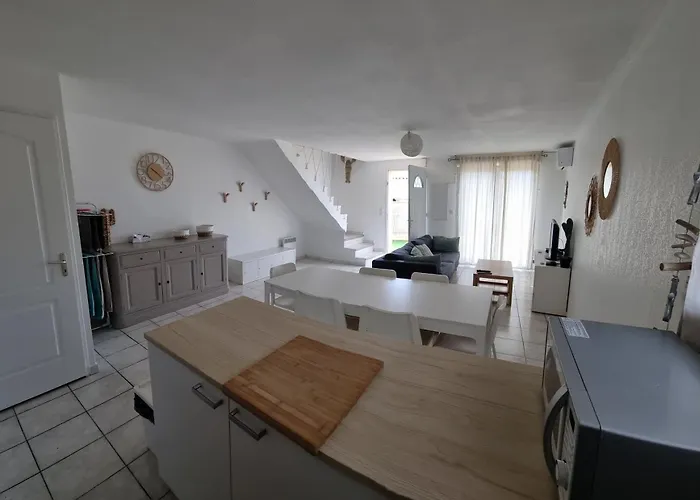 Maison * Σαιντ-Μαρί-ντε-λα-Μερ